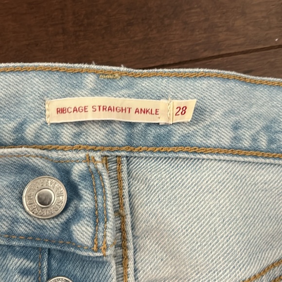 Levi’s ribcage straight ankle Jean NWOT - Picture 4 of 5